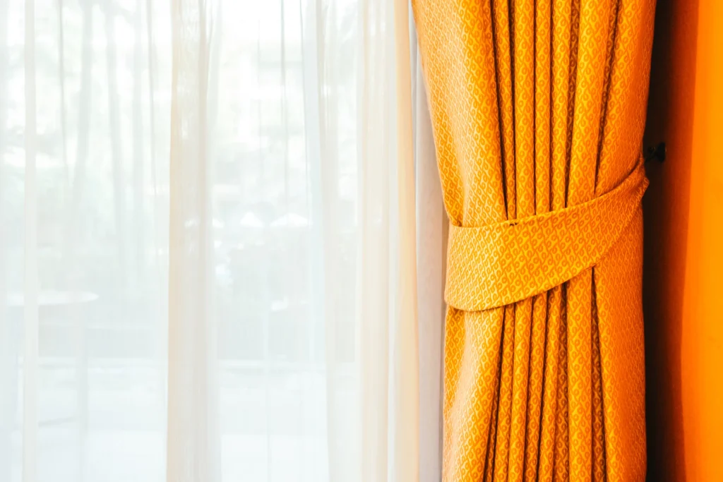 Cortinajes Velo Suizo para combinar con otras cortinas