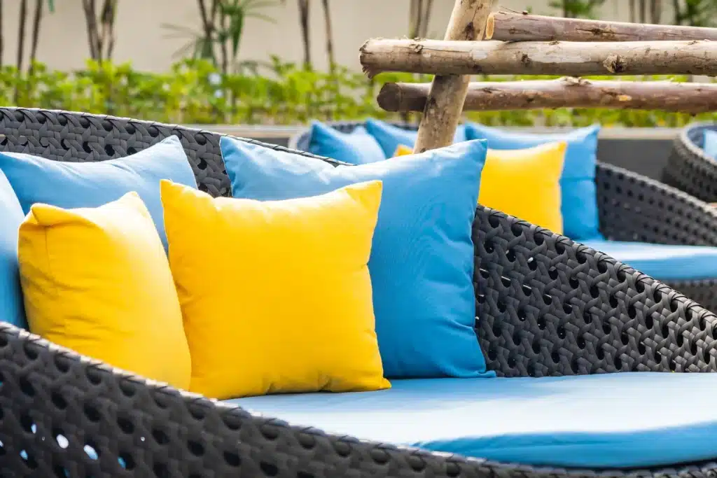 cojines decorativos para sillones de una casa