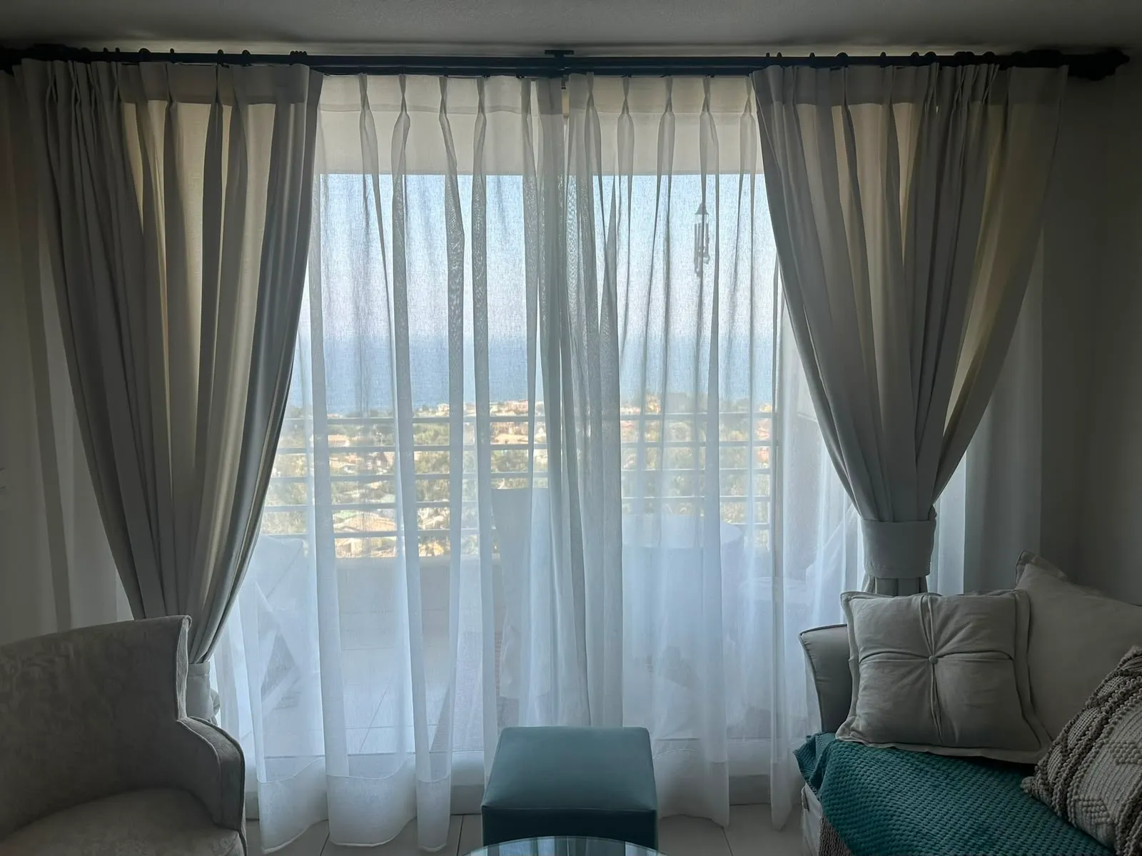 Cortinas living vista ciudad