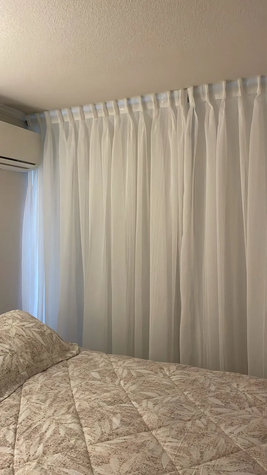 Cortinas voile blancas dormitorio