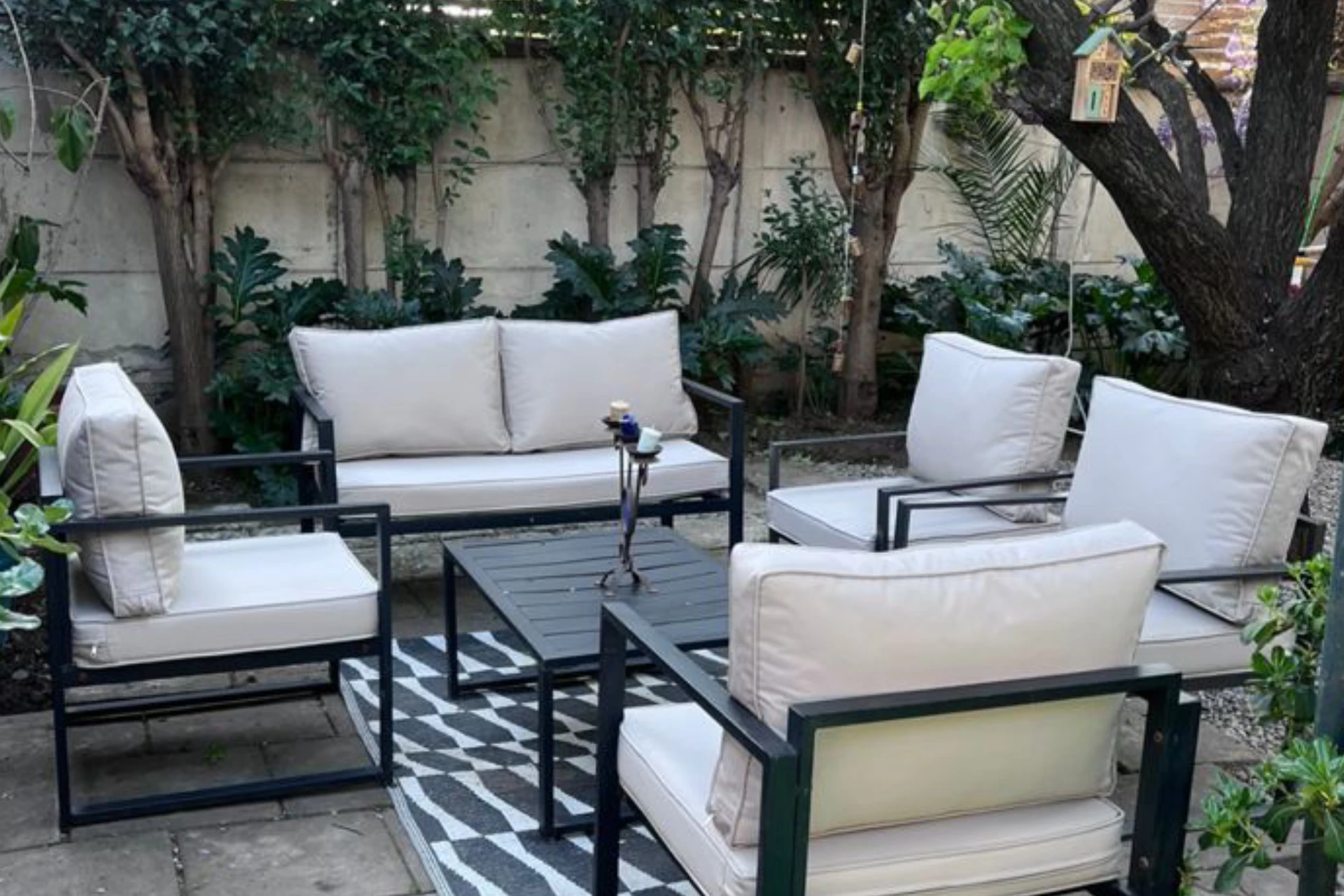 decoración de terras con cojines 